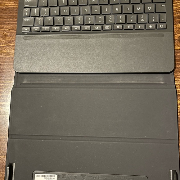 Logitech Keyboard Case for IPad Air 2 - Picture 6 of 6